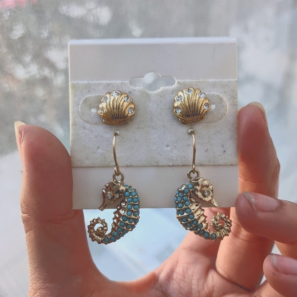 Ann Taylor (maybe loft?) 2 pairs  resort / tropical seahorse & seashell earrings - Picture 2 of 3